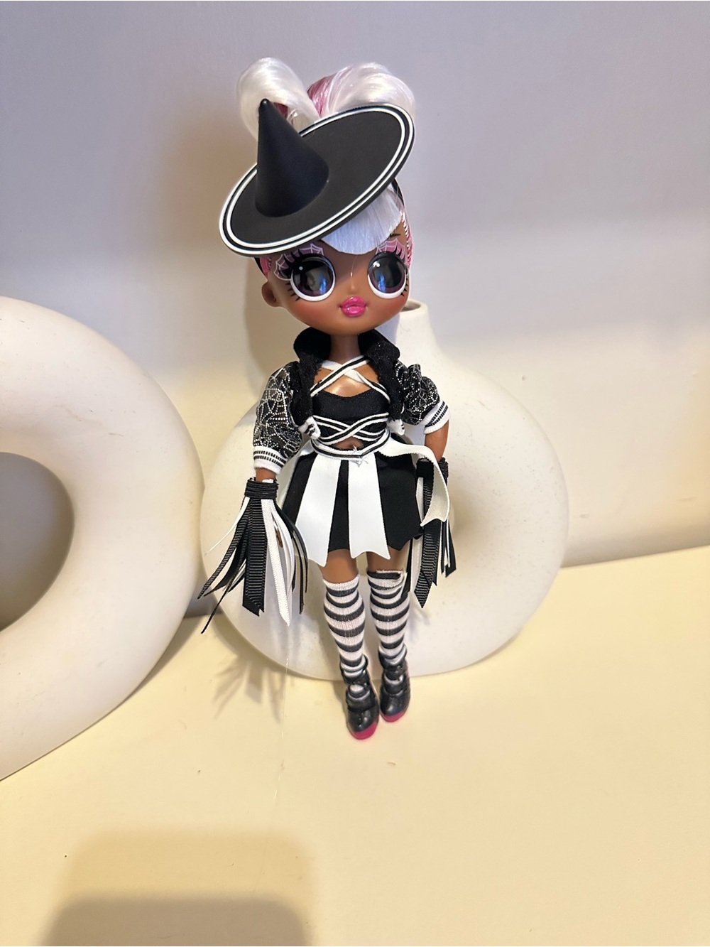 LOL Surprise OMG Movie Magic Spirit Queen Fashion Doll